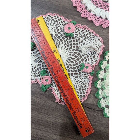 Handmade Crochet Lace Doilies Set Of 3 Pink White  Green Floral Patterns Estate - Picture 8 of 8